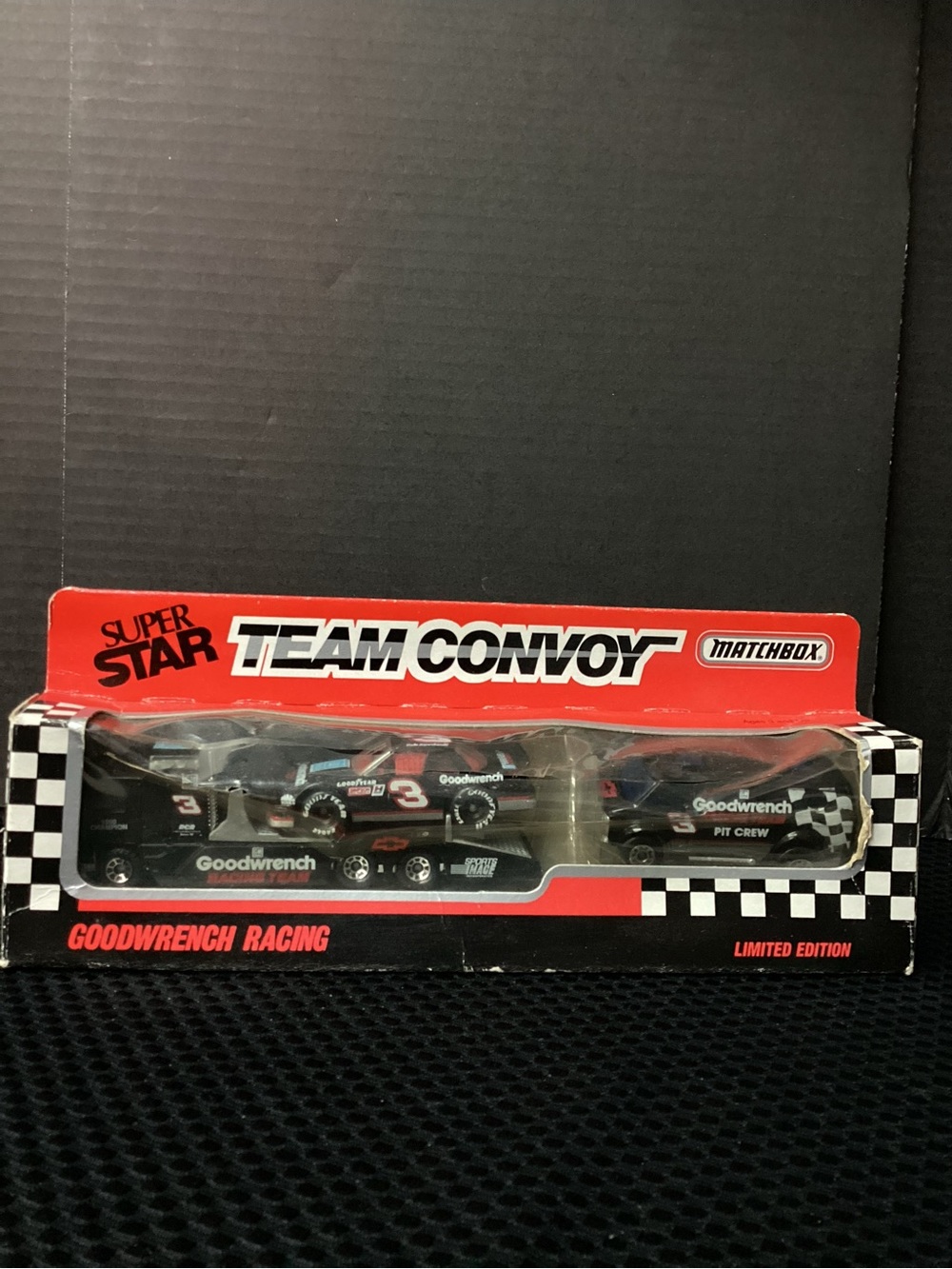 Matchbox Team Convoy Goodwrench Racing Black & Red Truck and Car Set